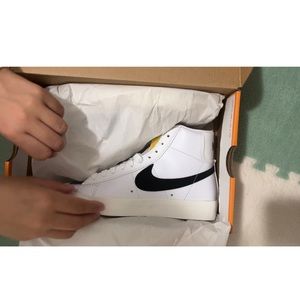 (WMNS) Nike Blazer Mid 77 Vintage 'White Black'
WOMENS/Wmns US5.5/22.5CM/EU36